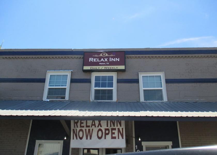 Texas Manor Entrance