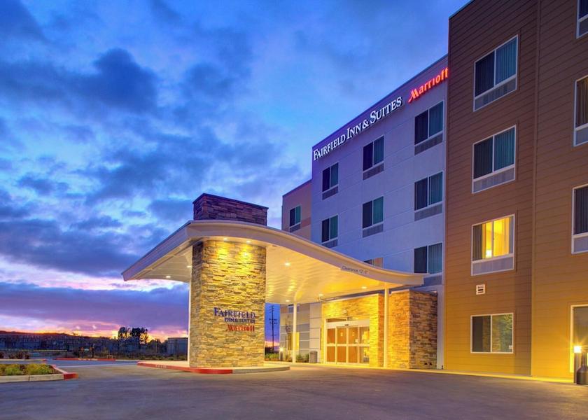 California Hollister Exterior Detail