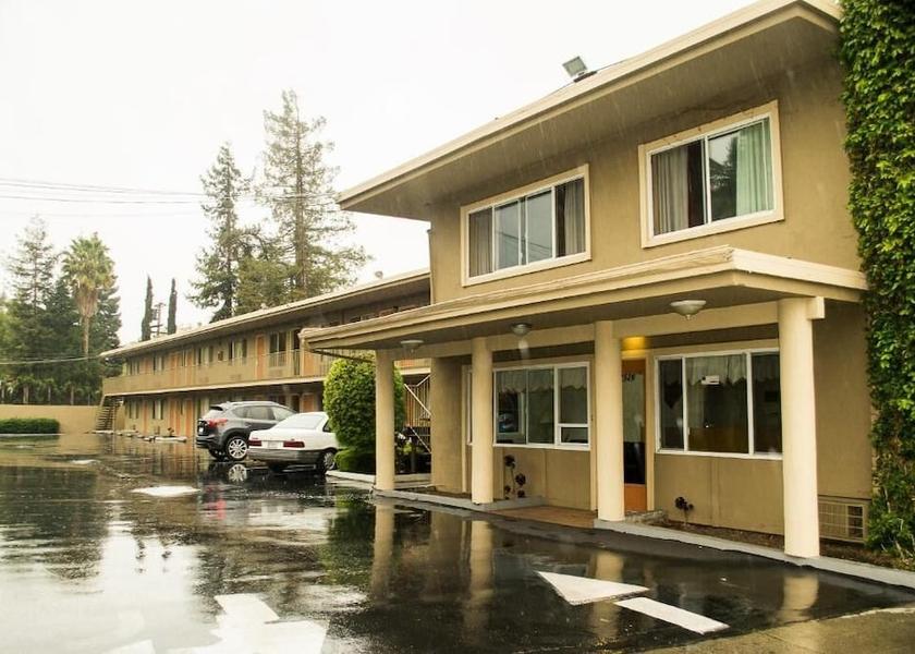 California Redwood City Exterior Detail