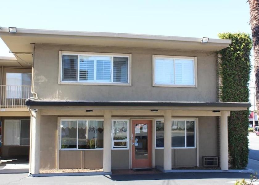 California Redwood City Exterior Detail