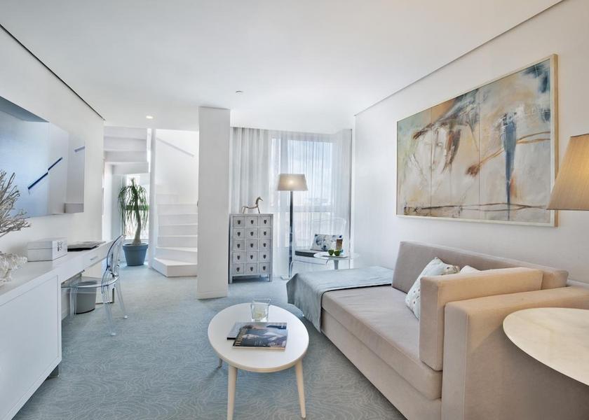  Lisbon Living room