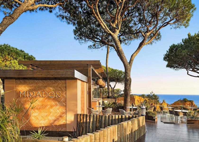 Faro Albufeira Bar (on property)