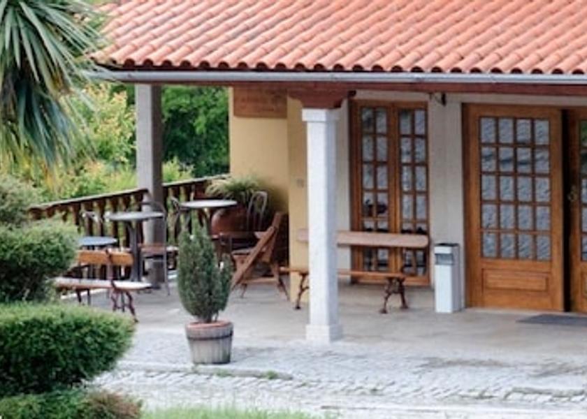 Guarda Seia Front of property