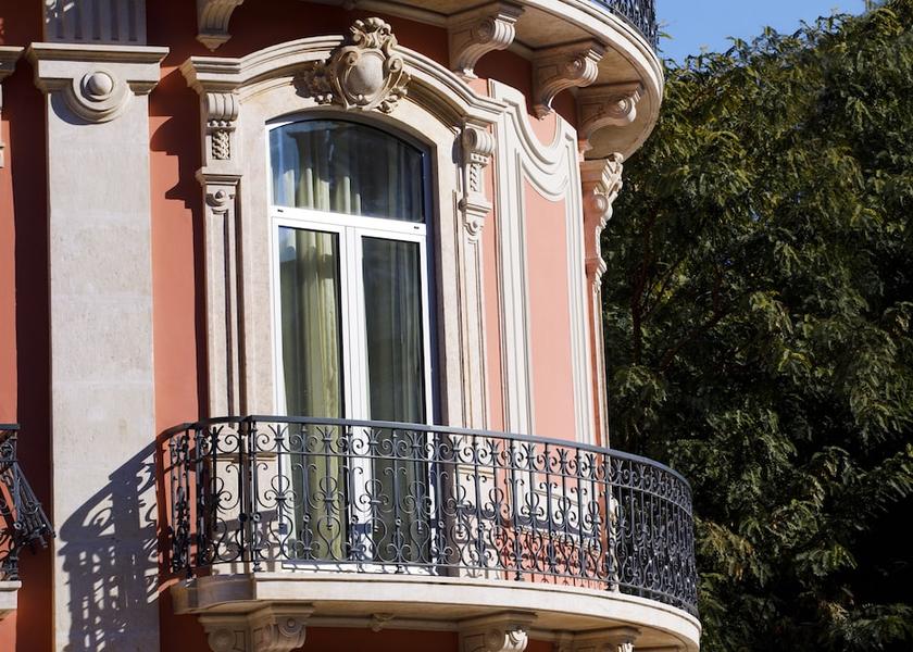  Lisbon Front of property
