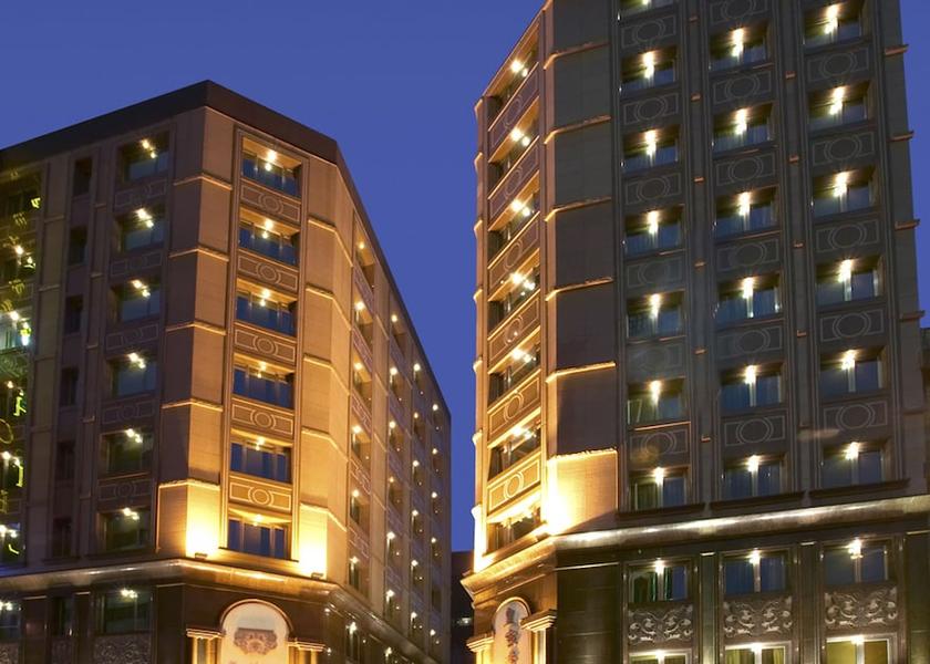  Taipei Front of property - evening/night