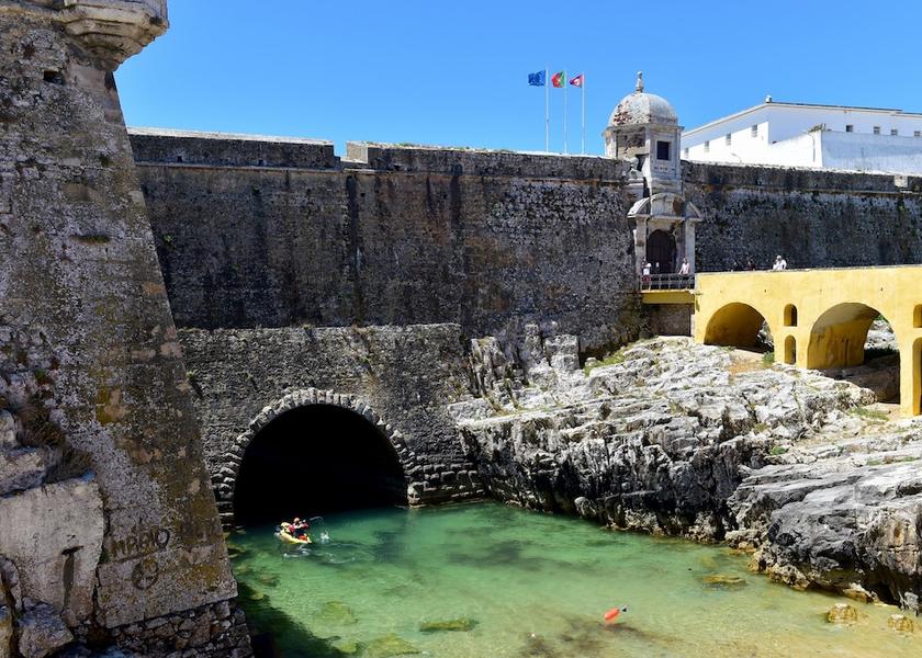 Leiria Peniche Exterior Detail