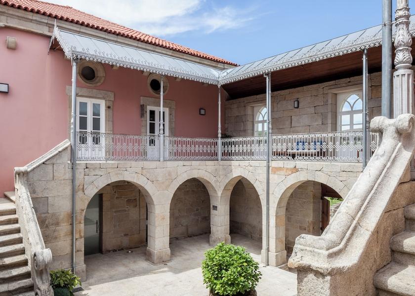 Vila Real Chaves Courtyard
