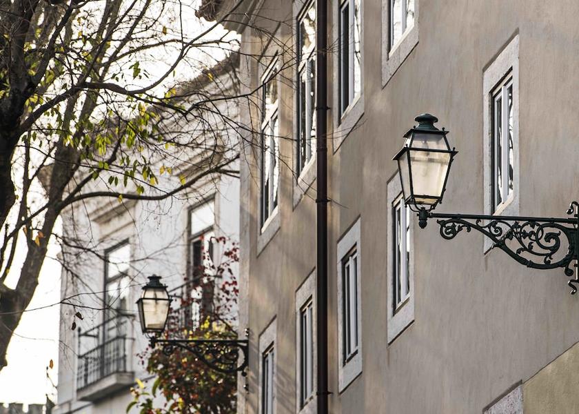  Lisbon Exterior detail