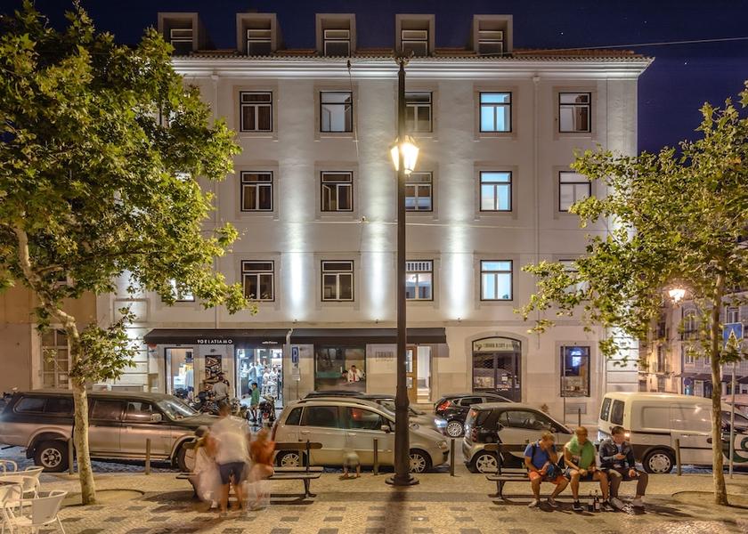  Lisbon Front of property - evening/night