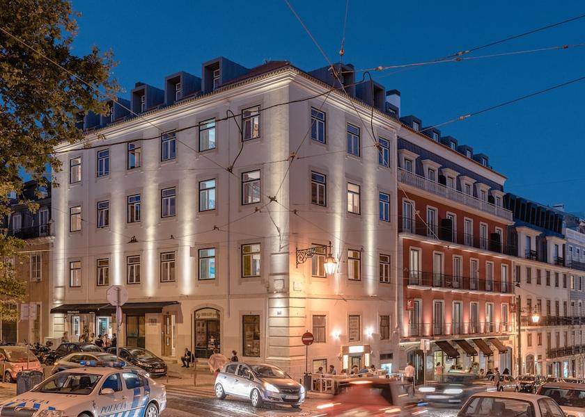  Lisbon Front of property - evening/night