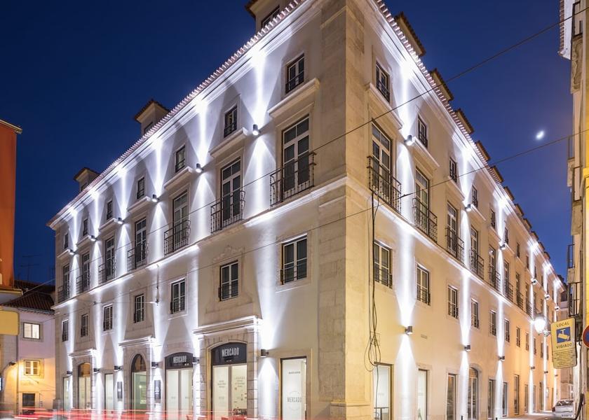  Lisbon Front of property - evening/night