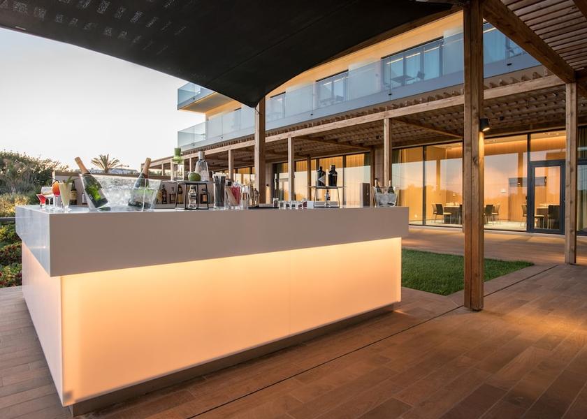  Cascais Bar (on property)