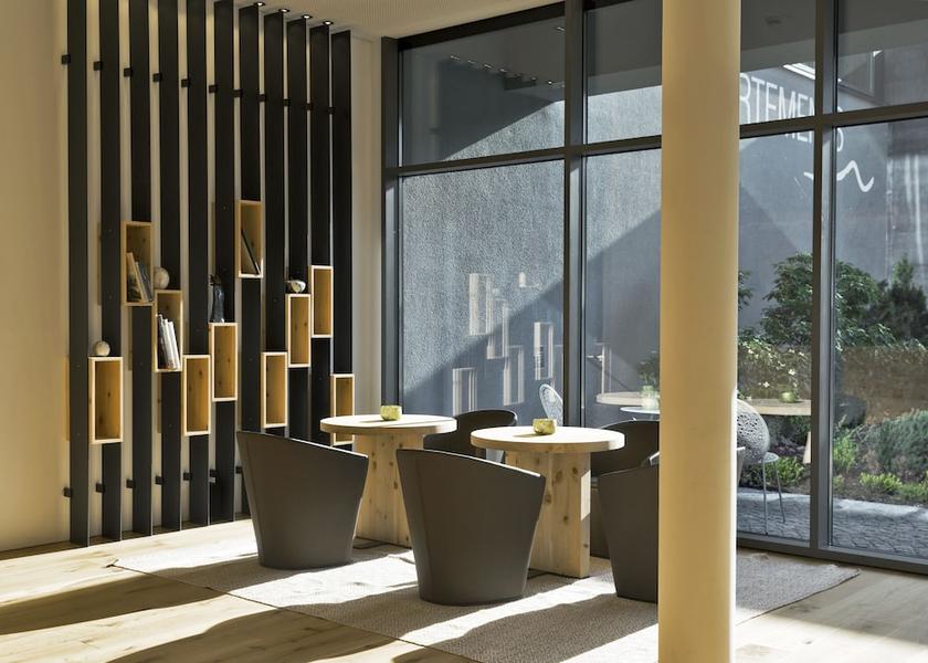Tyrol Fuegen Lobby