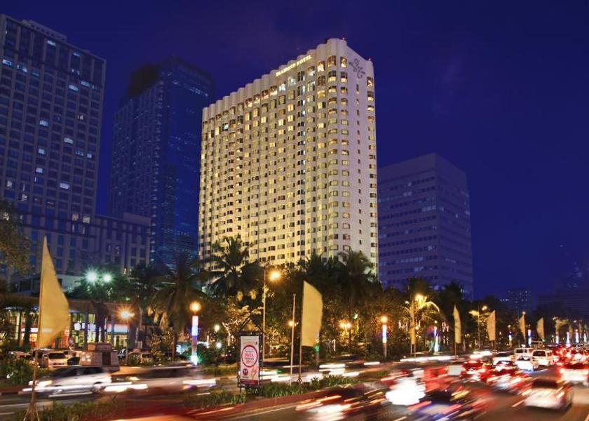  Manila Hotel Exterior