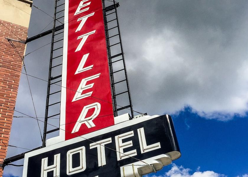 Alberta Stettler Facade