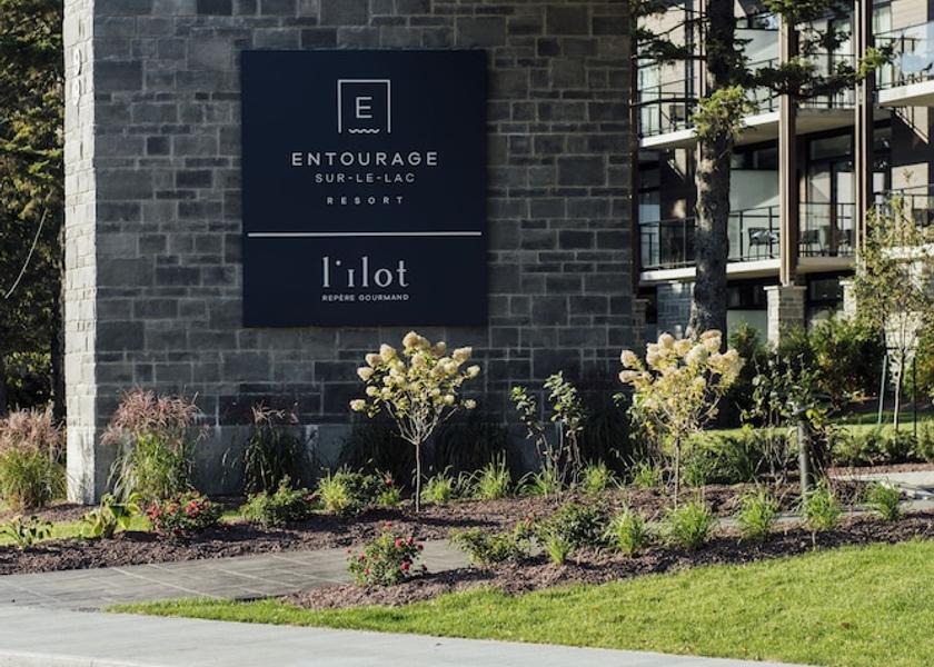 Quebec Lac Beauport Facade