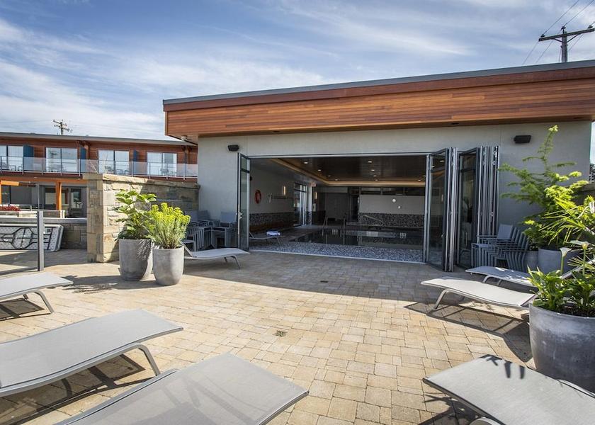 British Columbia Qualicum Beach Indoor/outdoor pool