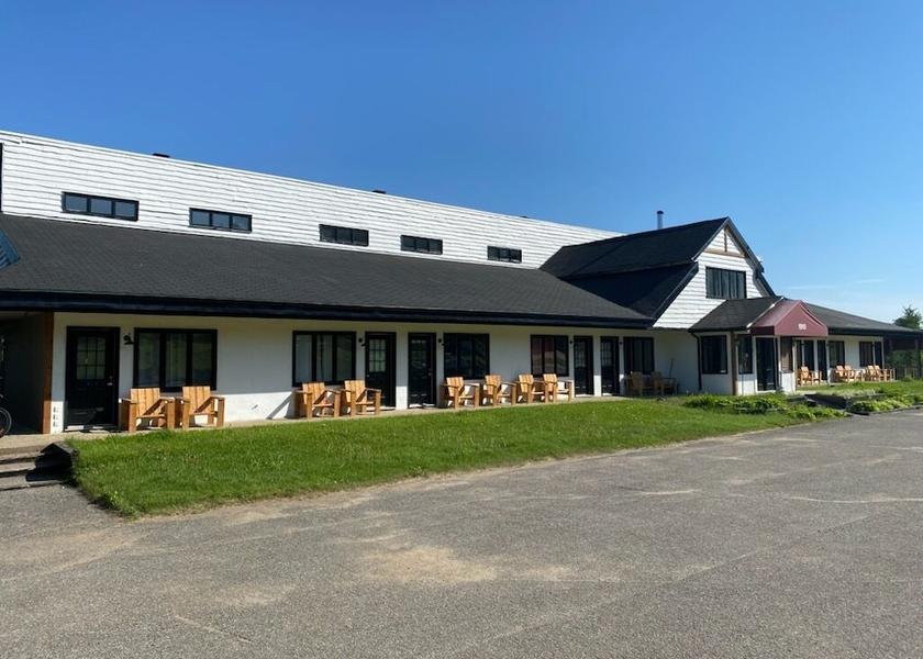 Quebec Saint Ferreol les Neiges Facade