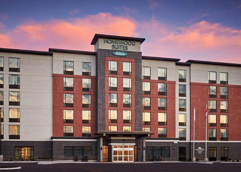 Ontario North Bay Hotel Exterior
