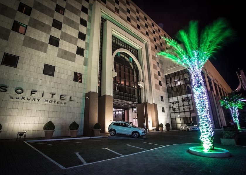  Algiers Front of property - evening/night