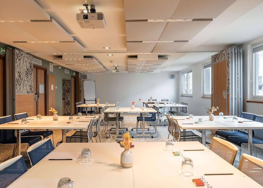 Ile-de-France Paris Meeting Room
