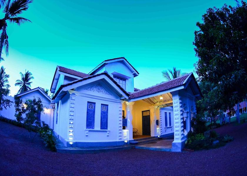 Southern Province Talalla Front of property - evening/night