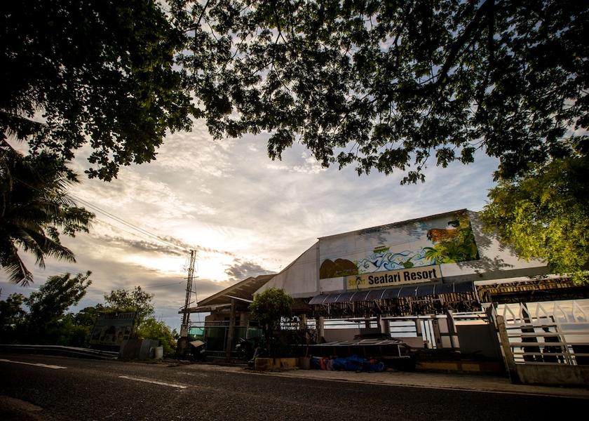 Central Visayas Oslob Parking