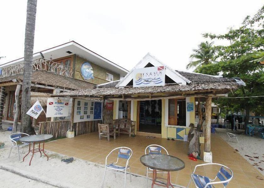  Daanbantayan Exterior Detail