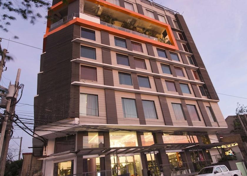  Quezon City Front of property
