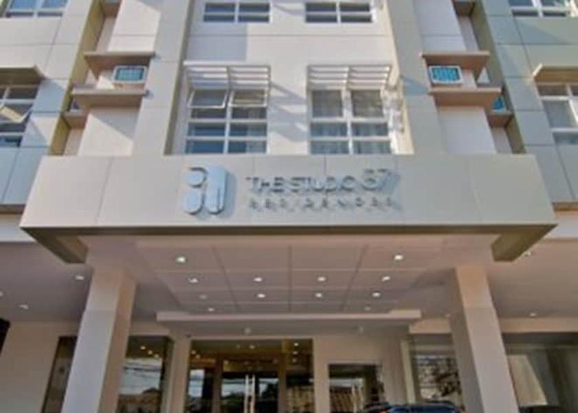  Quezon City Front of property