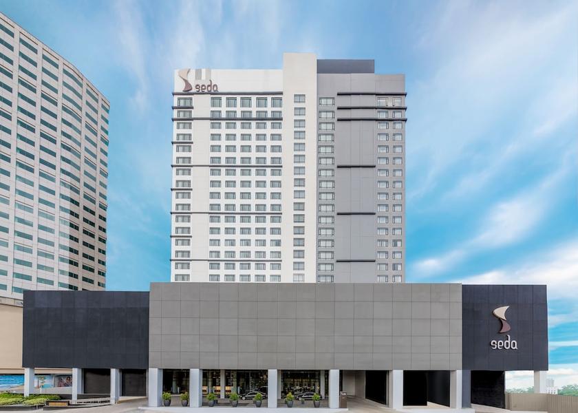  Quezon City Front of property