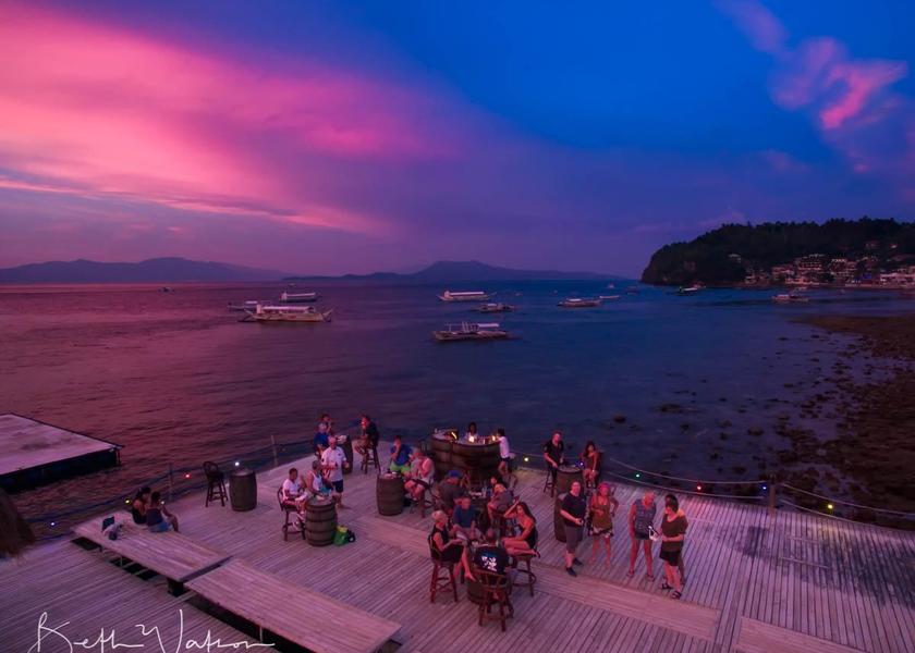  Puerto Galera bar/lounge