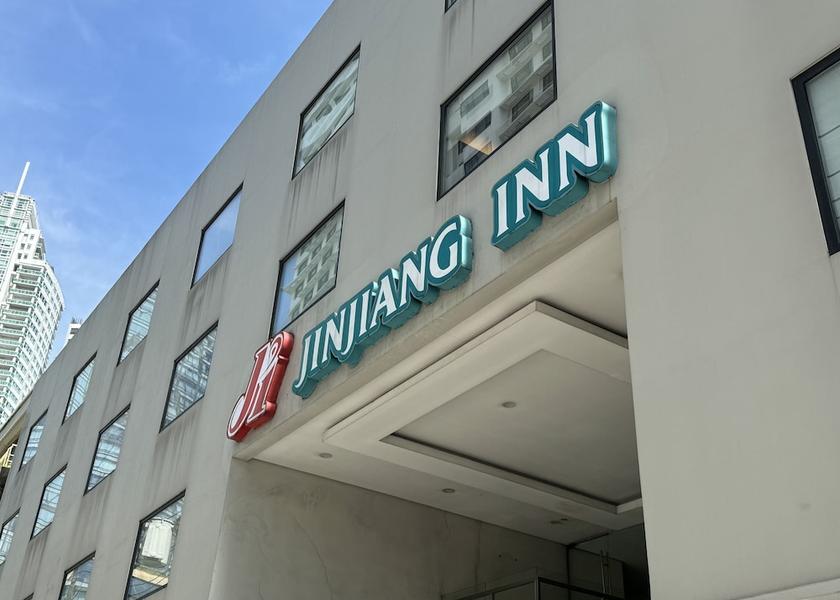  Makati Front of property
