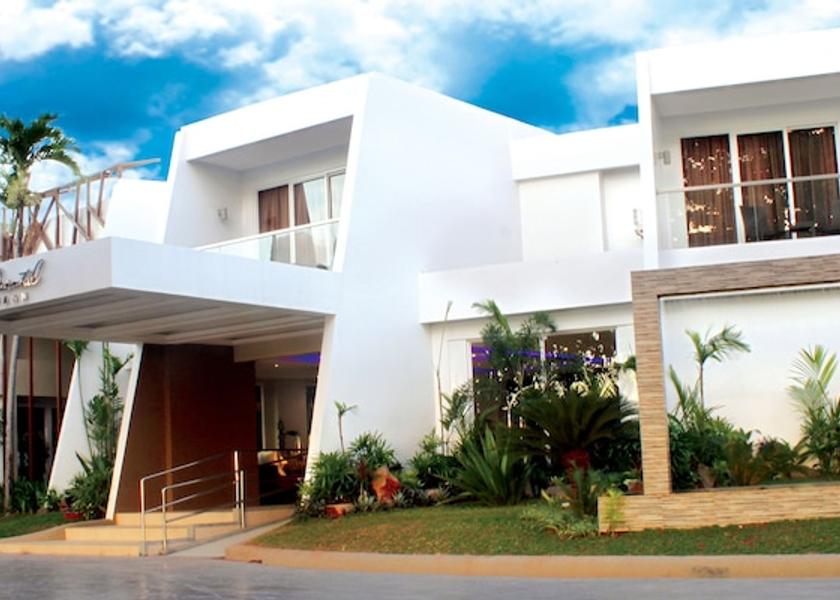 Central Luzon Mariveles Exterior Detail