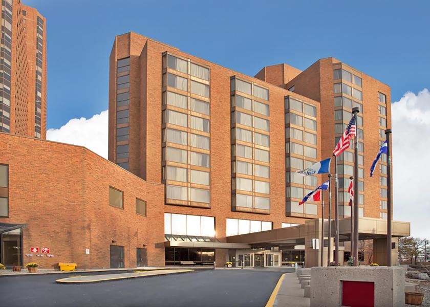 Quebec Gatineau Hotel Exterior