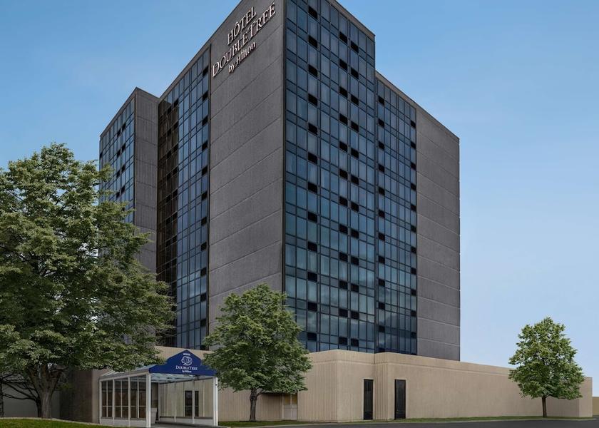 Quebec Pointe Claire Exterior Detail