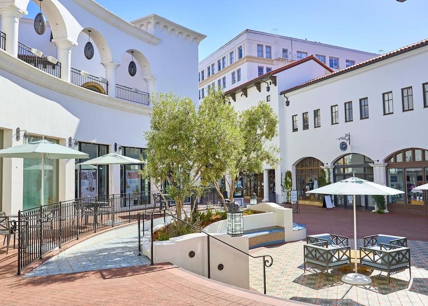 California Santa Barbara Shopping mall