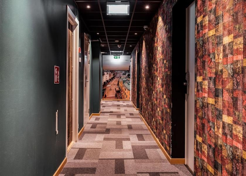 Handrails in hallways