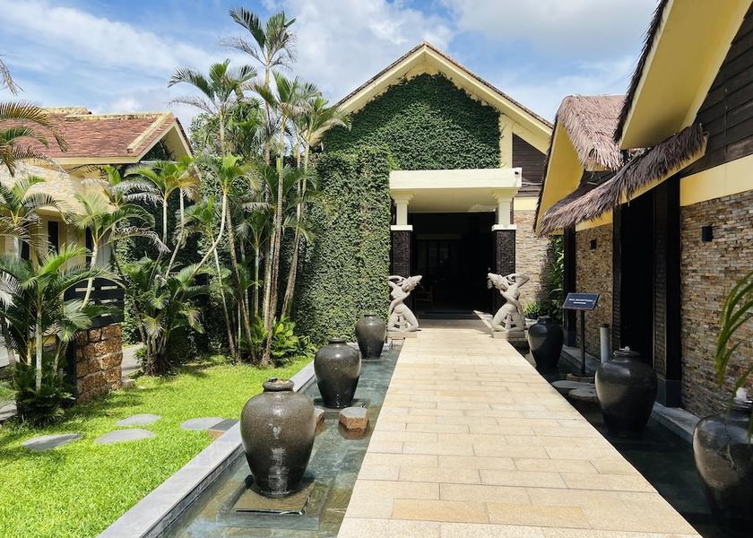 Thua Thien-Hue Da Nang Interior Entrance