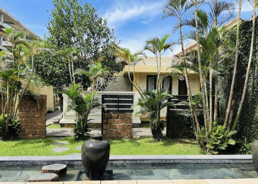 Thua Thien-Hue Da Nang Interior Entrance