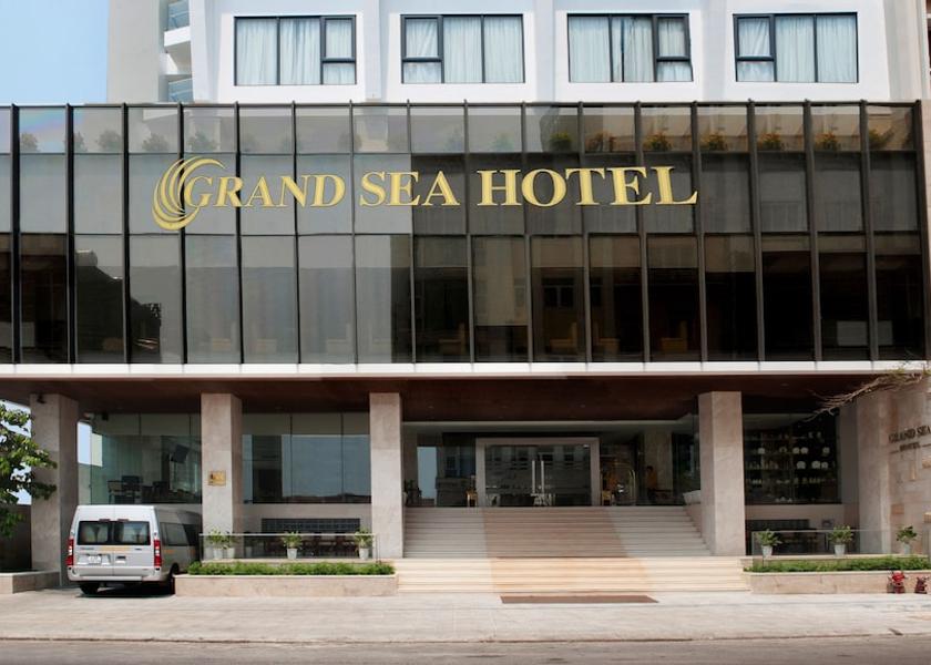 Thua Thien-Hue Da Nang Entrance