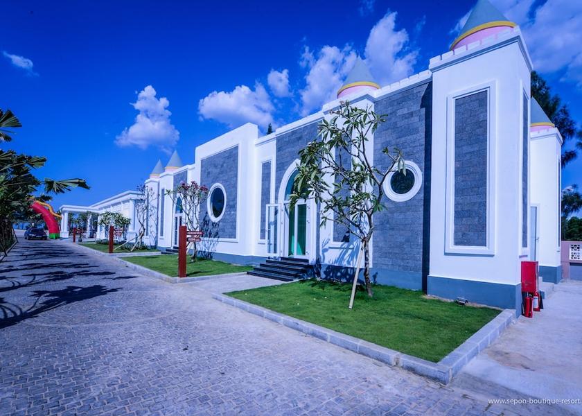 Quang Tri Dong Ha Exterior Detail