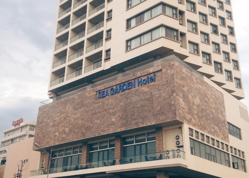 Thua Thien-Hue Da Nang Porch