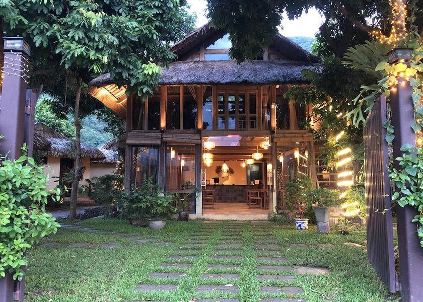 Hoa Binh Mai Chau Entrance