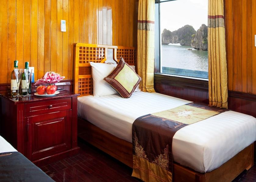 Quang Ninh Province Ha Long Room