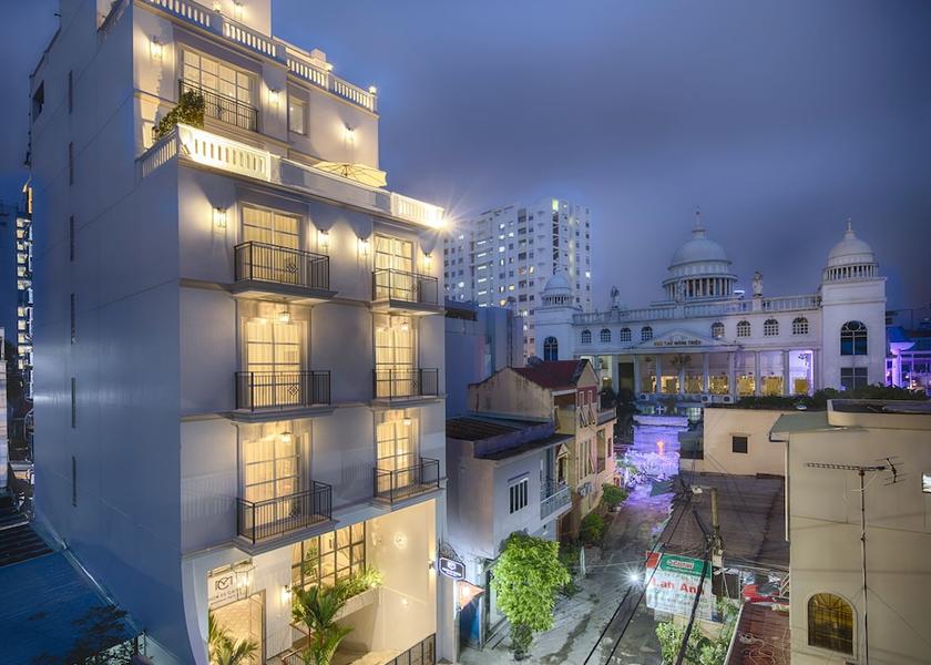 Ho Chi Minh Municipality Ho Chi Minh City Front of property - evening/night