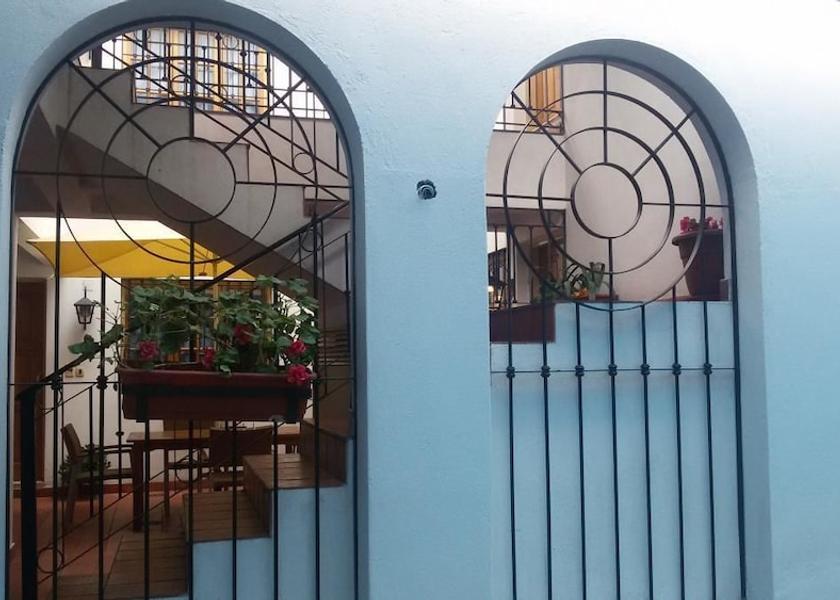 Mendoza Mendoza Exterior Detail