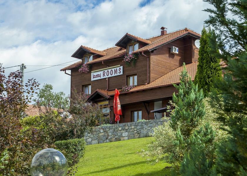 Karlovac Rakovica Exterior Detail