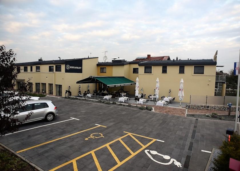 Zagreb County Sveta Nedelja Parking