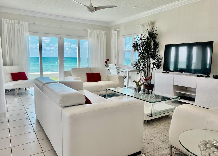  Seven Mile Beach Living area